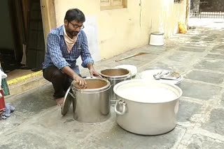 jeevamrutham assosiation distribution food for people in vijayawada