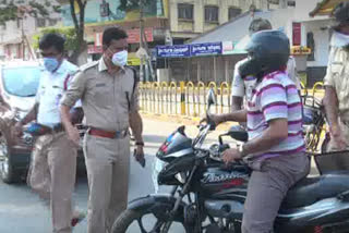 people gave fine on misrule the vehicle to the police department in haveri