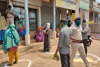 SDOP Amar Sidar and Police Station Incharge visited Banks in Balod