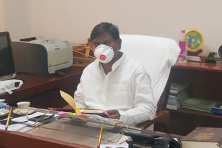 Union minister Arjun Munda attends office