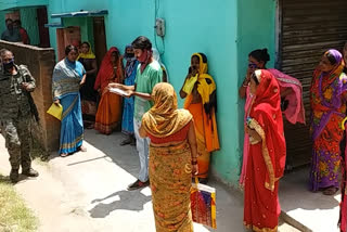 Bank opened after 3 days in Seraikela, crowd gathered to withdraw money from Jan Dhan account