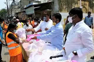 Mayor Rammohan distributed essential goods to sanitation workers