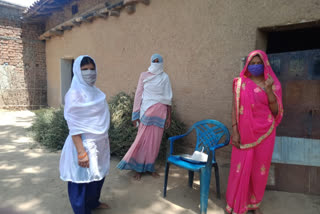 aaganwadi workers reaching every household to create awareness against corona virus in sidhi