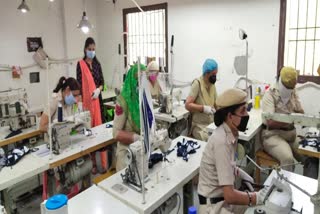 lady police preparing masks in delhi