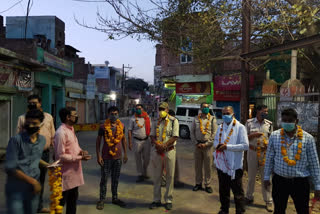 corona warriors were honoured with flowers and garland in bhind