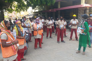 Women celebrated Vaisakhi in a different style with Sweeper in jamshedpur