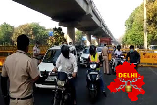 During lockdown Delhi Police checked vehicles on Najafgarh Road of Rajouri Garden