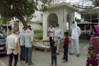 Greater Noida Authority-RWA distributing food to poor people daily during lockdown