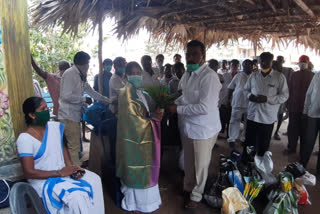 recs ex chairman felicitates aasha workers at munagapaka in anakapalli