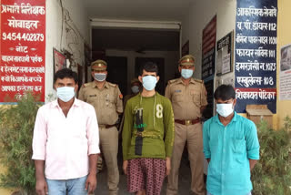 police arrested 3 men for handling illegal liquor