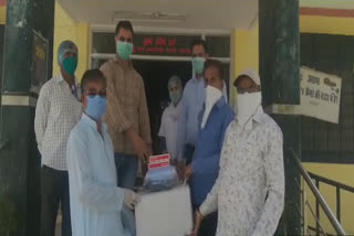 चिकित्सा विभाग को सौंपा मास्क और सेनेटाईजर, Mask and sanitizer assigned to medical department