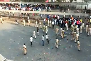 A large group of migrant labourers gathered in Bandra