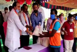 minister indrakarn reddy distribute groceries