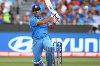 MS Dhoni Believes He Who Panics Last Wins The Game, Says Michael Hussey