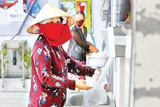 'Rice ATM' feeds Vietnam's poor amid virus lockdown