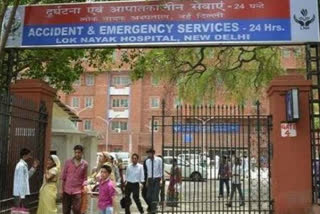 female doctor  allegedly assaulted by patients at Lok Nayak Hospital delhi