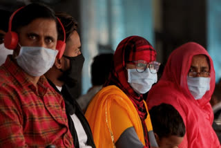 Mask compulsory  Gujarat mask  Coronavirus crisis  COVID-19  VMC  Corona in Gujarat  വഡോദരയില്‍ മാസ്‌ക് നിര്‍ബന്ധമാക്കി  പിഴ തുക  wearing-masks-now-compulsory-in-vadodara-violators-to-pay-fines  ഗുജറാത്ത്  വഡോദര മുന്‍സിപ്പല്‍ കോര്‍പ്പറേഷന്‍