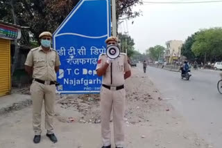 baba haridas nagar police aware people over corona through mic at najafgarh bus terminal in delhi