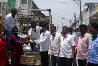 Distribution of food under the direction of Ayyappa Seva Samiti