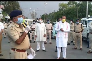 MP and SP felicitate sanitation workers and health workers in Budhni