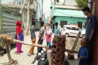 Fighting over removal of barricades in the street