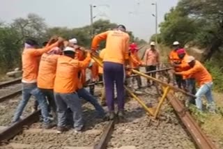 manmad railway worker