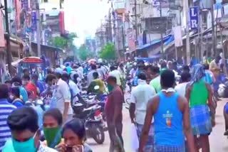 people crowd in pudukottai