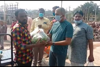 Lockdown Effect: Jamakhandi mla buys a farmer's crop and distributes it to the poor