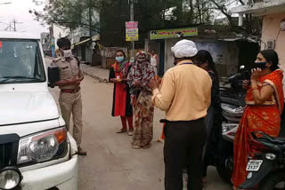 Women welcomed police with flowers in Mandla