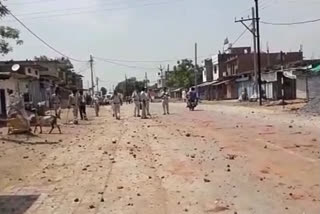 Heavy stone pelting in two sides due to unknown reason in Baratha of Sagar