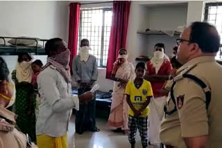 policemen visits Subramanya Temporary Refugee Center