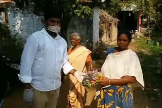 Distribution of vegetables to the poor people