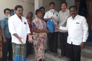 teacher distributed vegetables to the poor peple in udayagiri