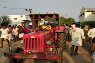 Electric wire fell down in raod Raichur: anxiety by people