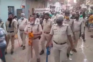 People shower flowers on police in Gwalior