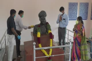 collector pays homage to freedom fighter sundaralinganar