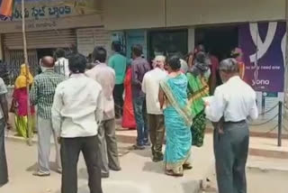 nizamabad people are not following social distance at banks