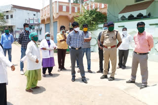 nizamabad collector narayana reddy visited containment areas in bodhan