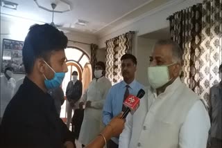 Union Minister of State VK Singh given PPE kit to CMO Ghaziabad