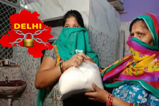 women brought dry ration to the needy in  Jahangirpuri  delhi during the lockdown