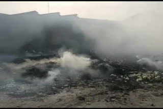 Garbage fire in Ghaziabad vegetable market