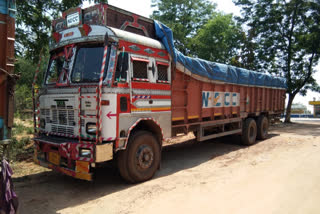 truck drivers and conducter sent to Quarantine center in latehar