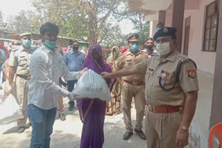 superintendent of police distributing food