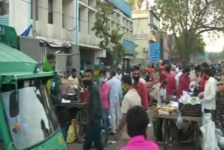 students waiting for food, social distancing far away in munirka delhi