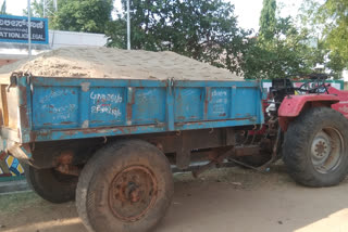 Police attack illegal crossings..Driver left the tractor