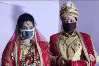 Bride and groom take the 7 vows wearing masks in Bihar