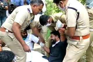 Youth Congress protests in front of Agriculture Minister's residence  യൂത്ത് കോണ്‍ഗ്രസിന്‍റെ പ്രതിഷേധം  കൃഷിമന്ത്രി കേരള  യൂത്ത് കോൺഗ്രസ് പ്രവർത്തകരുടെ സമൂഹ അടുക്കള  കൃഷി മന്ത്രി വി.എസ് സുനിൽ കുമാര്‍  Agriculture Minister's residence  Youth Congress protests