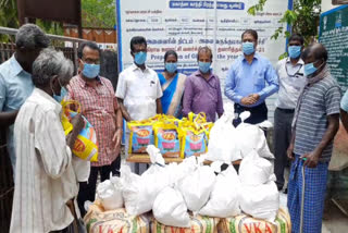 பொதுமக்களுக்கு நிவாரணம் வழங்கிய பாரத ஸ்டேட் வங்கியினர்