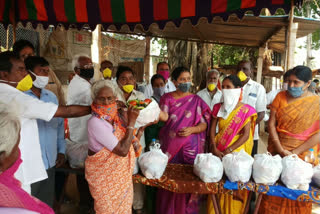 mla haripriya distributed veggies to the poor in illandu bhadradri kothagudem