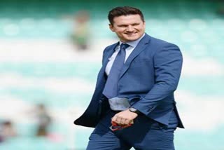 csa-extends-graeme-smiths-contract-as-director-of-cricket